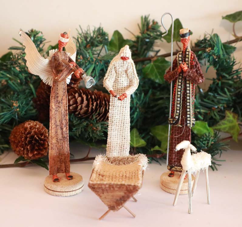 Nativity set of 5 pieces with box for storing